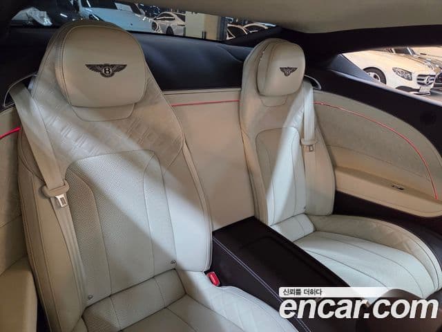 Bentley Continental GT 2023 — ფოტო 15/20