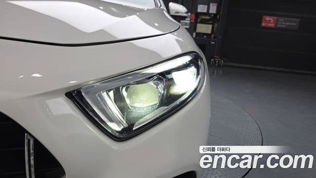 Mercedes-Benz CLS-Class 2019 — Photo 13/33