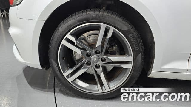 Audi A4 2019 — ფოტო 4/20