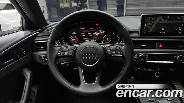 Audi A4 2019 — ფოტო 13/20