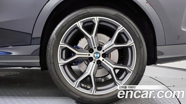 BMW X6 2020 — Photo 25/33