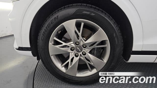 Genesis GV70 2021 — Photo 19/36