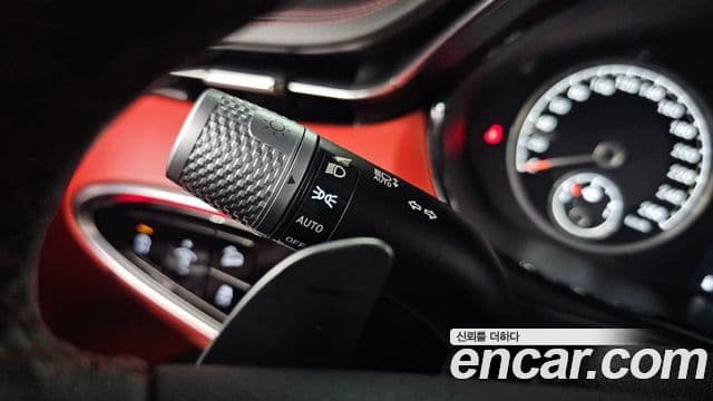Genesis GV70 2021 — Photo 13/36