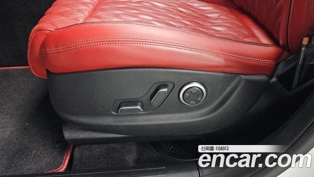 Genesis GV70 2021 — Photo 31/36
