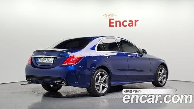Mercedes-Benz C-Class 2018 — Şəkil 19/30