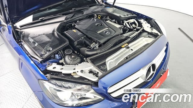 Mercedes-Benz C-Class 2018 — Şəkil 28/30