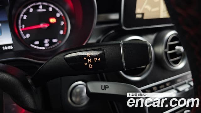 Mercedes-Benz C-Class 2018 — Şəkil 18/30