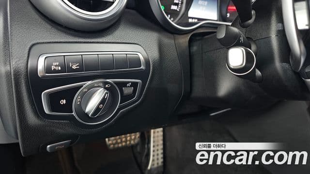 Mercedes-Benz C-Class 2018 — Şəkil 26/30