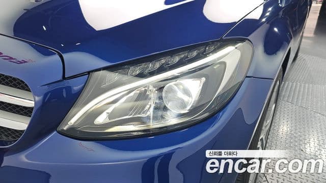 Mercedes-Benz C-Class 2018 — Şəkil 6/30