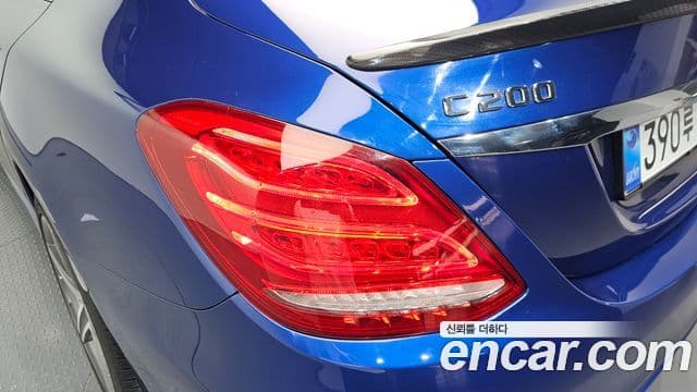 Mercedes-Benz C-Class 2018 — Şəkil 27/30