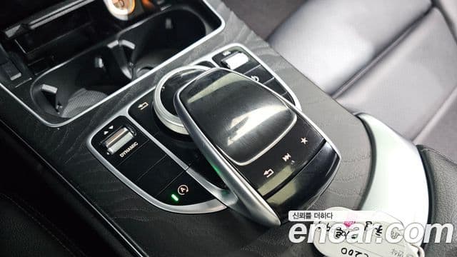 Mercedes-Benz C-Class 2018 — Şəkil 29/30