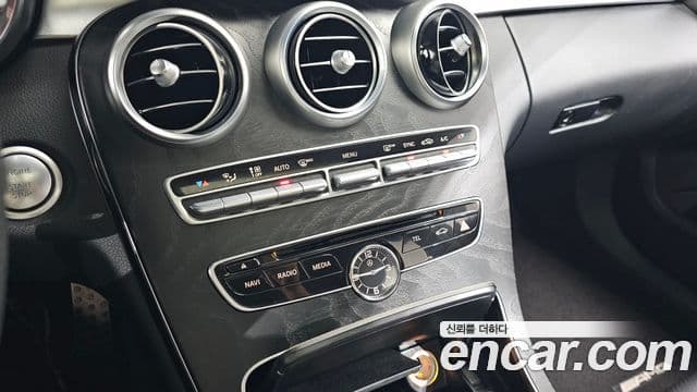 Mercedes-Benz C-Class 2018 — Şəkil 10/30