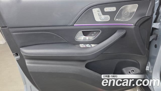 Mercedes-Benz GLE-Class 2023 — Photo 20/32