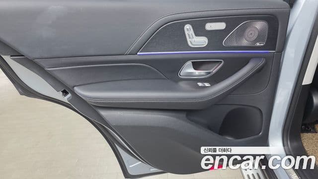 Mercedes-Benz GLE-Class 2023 — Photo 10/32