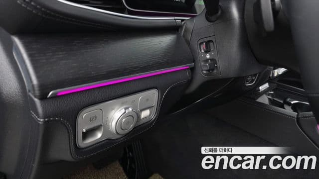 Mercedes-Benz GLE-Class 2023 — Photo 21/32