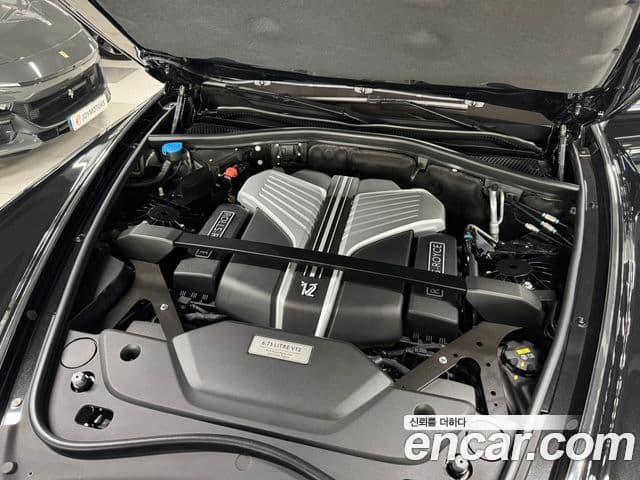 Rolls-Royce Phantom 2021 — ფოტო 4/17