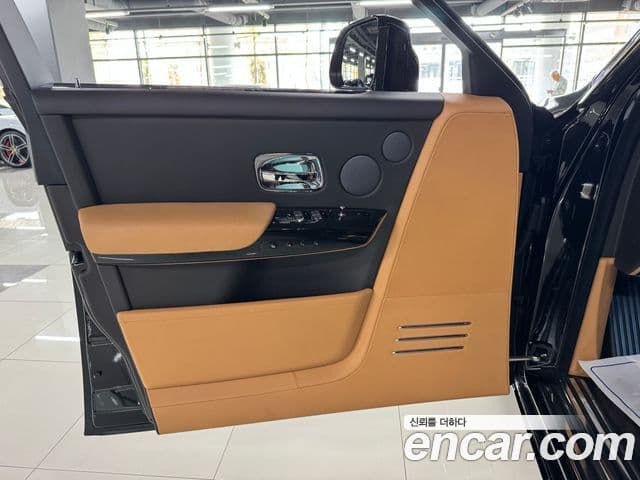 Rolls-Royce Phantom 2021 — фото 6 из 17