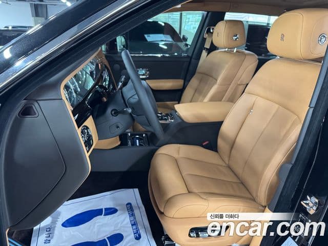 Rolls-Royce Phantom 2021 — ფოტო 7/17