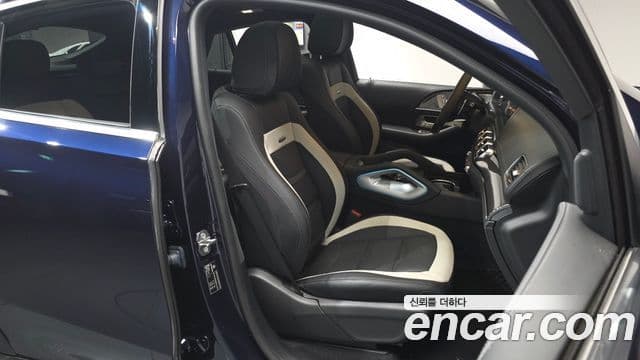 Mercedes-Benz GLE-Class 2021 — Photo 9/41