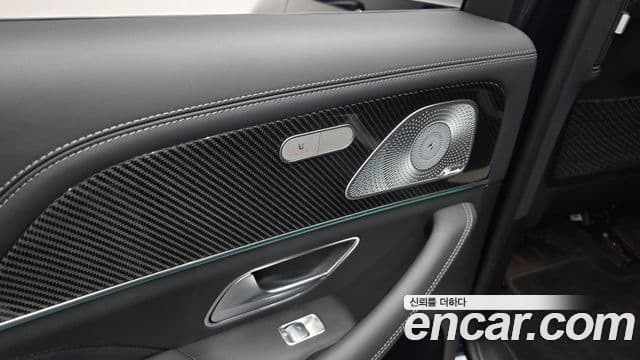 Mercedes-Benz GLE-Class 2021 — Photo 19/41