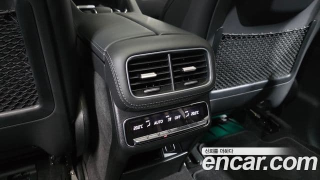 Mercedes-Benz GLE-Class 2021 — Photo 24/41