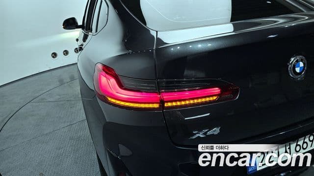 BMW X4 2022 — Photo 19/31