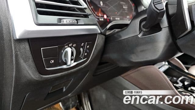 BMW X4 2022 — Photo 18/31