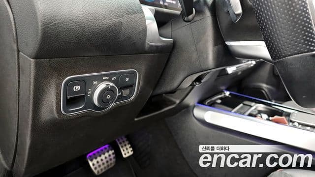Mercedes-Benz GLB-Class 2021 — Фото 13/20