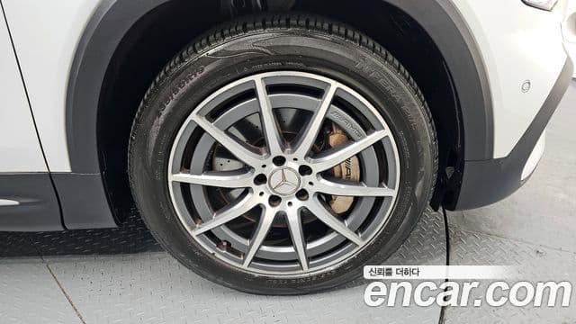 Mercedes-Benz GLB-Class 2021 — Photo 23/31