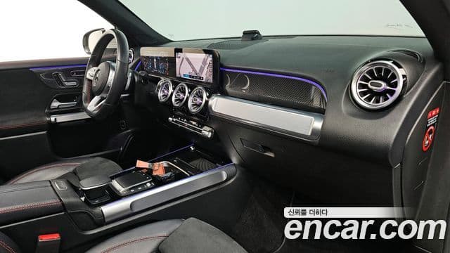 Mercedes-Benz GLB-Class 2021 — Photo 13/31