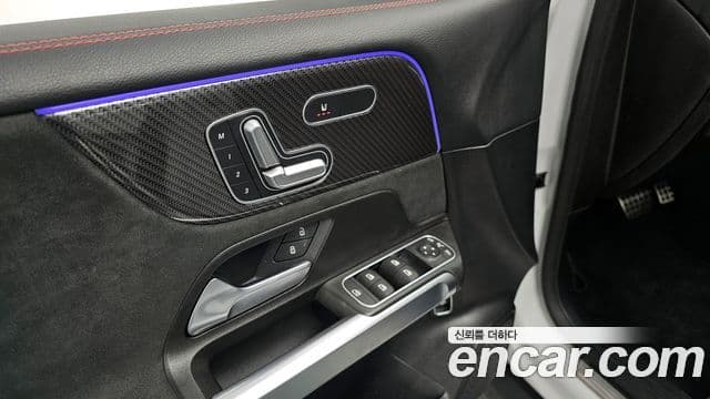 Mercedes-Benz GLB-Class 2021 — Photo 25/31