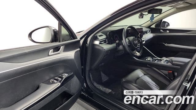 Kia K5 2021 — Şəkil 10/20