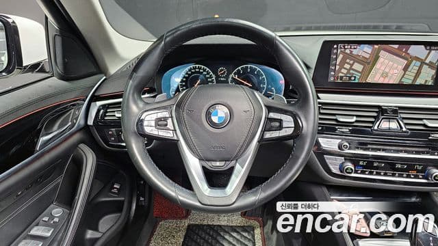 BMW 5 Series 2019 — Фото 13/20