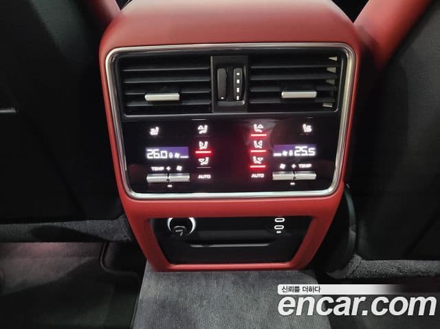Porsche Cayenne 2023 — ფოტო 16/20
