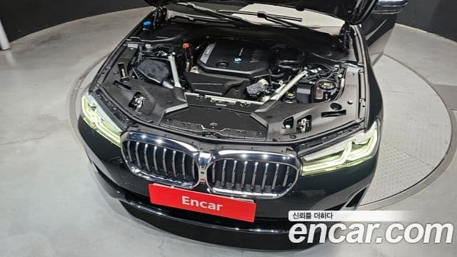 BMW 5 Series 2021 — Photo 16/31