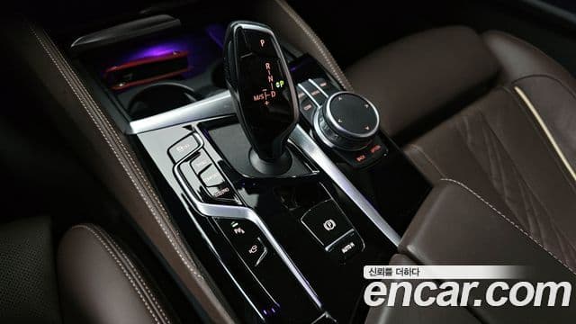 BMW 5 Series 2021 — Photo 19/31