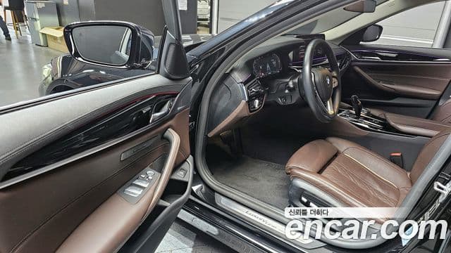 BMW 5 Series 2021 — Photo 17/31