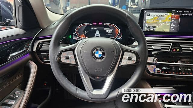 BMW 5 Series 2021 — Photo 13/31