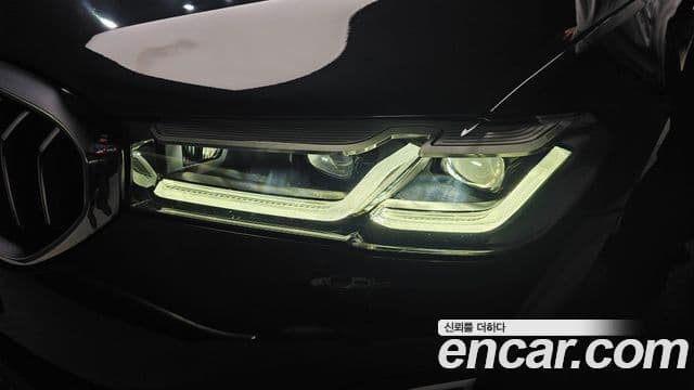 BMW 5 Series 2021 — Photo 25/31