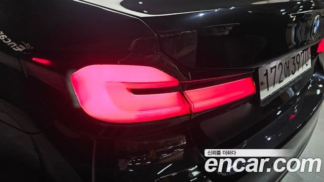 BMW 5 Series 2021 — Photo 27/31