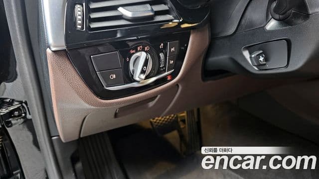 BMW 5 Series 2021 — Photo 22/31