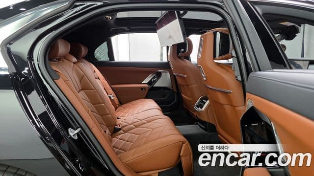 BMW 7 Series 2025 — Фото 11/20