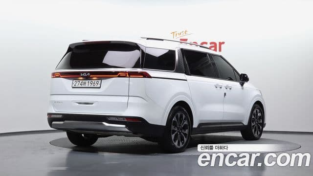 Kia Carnival 2023 — фото 2 из 20