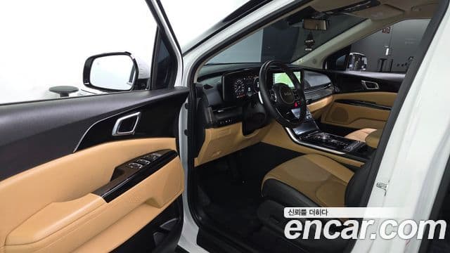 Kia Carnival 2023 — фото 10 из 20