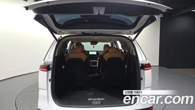 Kia Carnival 2023 — фото 20 из 20