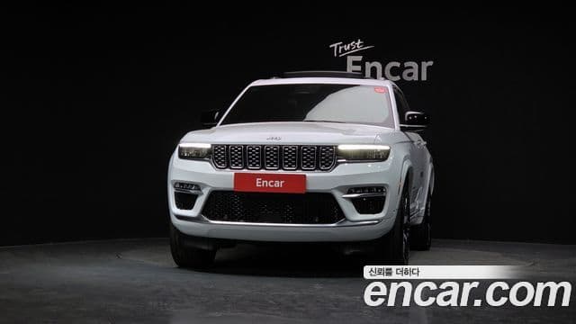Jeep Grand Cherokee 2023 — ფოტო 2/20