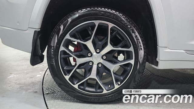 Jeep Grand Cherokee 2023 — ფოტო 4/20