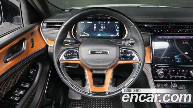 Jeep Grand Cherokee 2023 — ფოტო 12/20