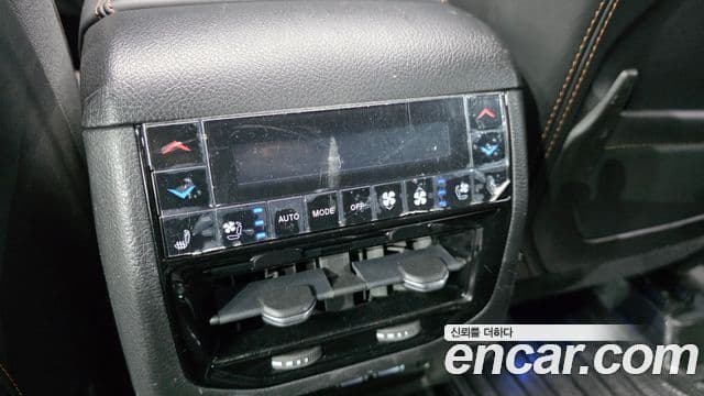 Jeep Grand Cherokee 2023 — ფოტო 17/20