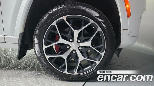 Jeep Grand Cherokee 2023 — Photo 21/32